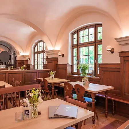 Gutshotel Menterschwaige - Heritage Boutique With Timless Elegance * Munique