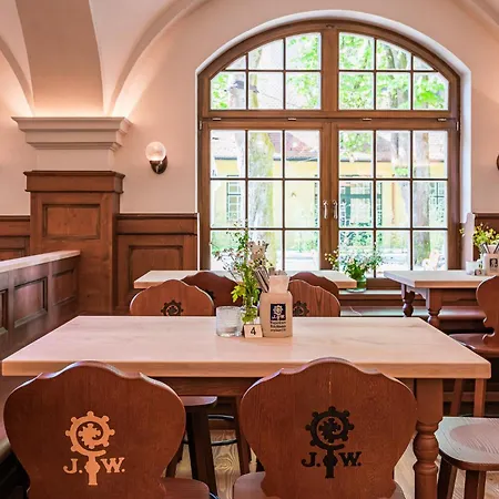 Hotel Gutshotel Menterschwaige - Heritage Boutique With Timless Elegance Munique