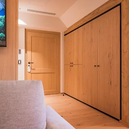 Hotel Gutshotel Menterschwaige - Heritage Boutique With Timless Elegance *