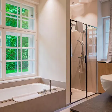 Hotel Gutshotel Menterschwaige - Heritage Boutique With Timless Elegance