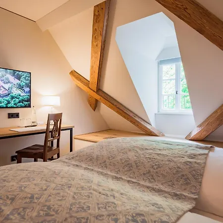 Gutshotel Menterschwaige - Heritage Boutique With Timless Elegance *