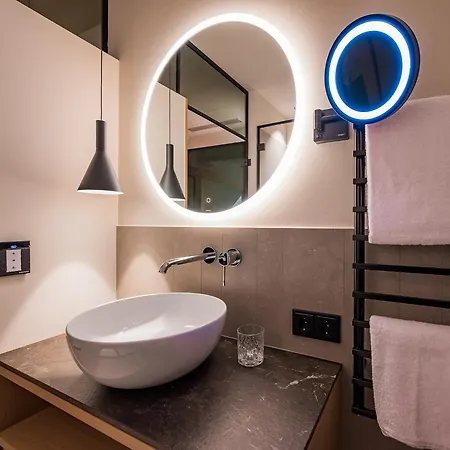 Gutshotel Menterschwaige - Heritage Boutique With Timless Elegance Hotel *