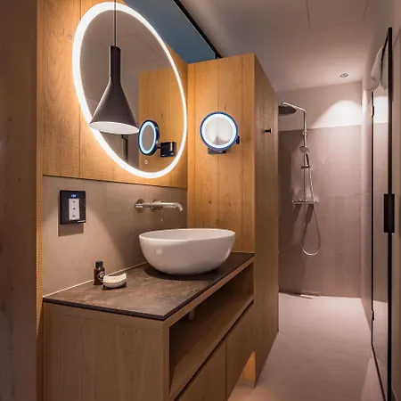 Gutshotel Menterschwaige - Heritage Boutique With Timless Elegance *