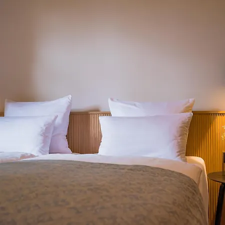 Gutshotel Menterschwaige - Heritage Boutique With Timless Elegance
