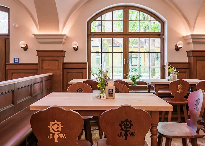 Otel Gutshotel Menterschwaige - Heritage Boutique With Timless Elegance Münih