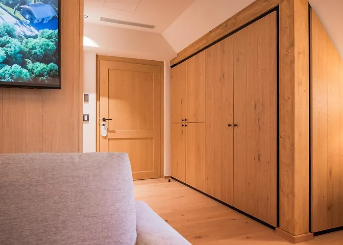 Otel Gutshotel Menterschwaige - Heritage Boutique With Timless Elegance 4*