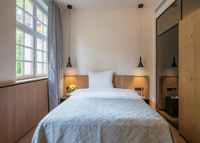 Gutshotel Menterschwaige - Heritage Boutique With Timless Elegance Otel Münih
