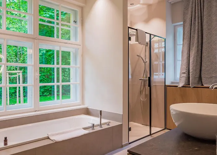 Otel Gutshotel Menterschwaige - Heritage Boutique With Timless Elegance