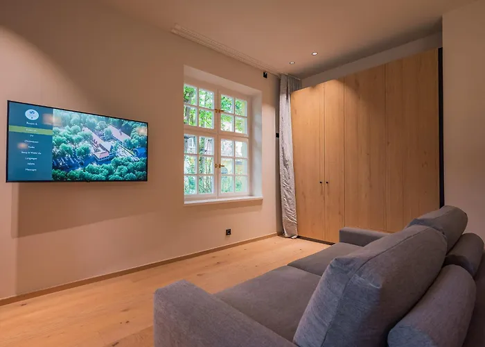 Gutshotel Menterschwaige - Heritage Boutique With Timless Elegance Otel