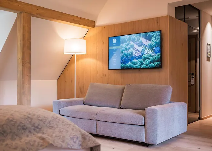 Gutshotel Menterschwaige - Heritage Boutique With Timless Elegance 4*