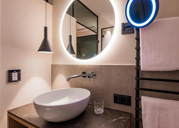 Gutshotel Menterschwaige - Heritage Boutique With Timless Elegance Otel 4*