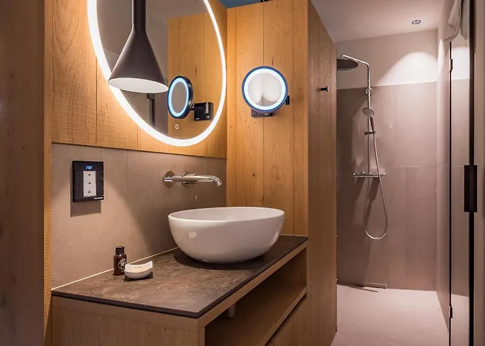 Gutshotel Menterschwaige - Heritage Boutique With Timless Elegance 4*