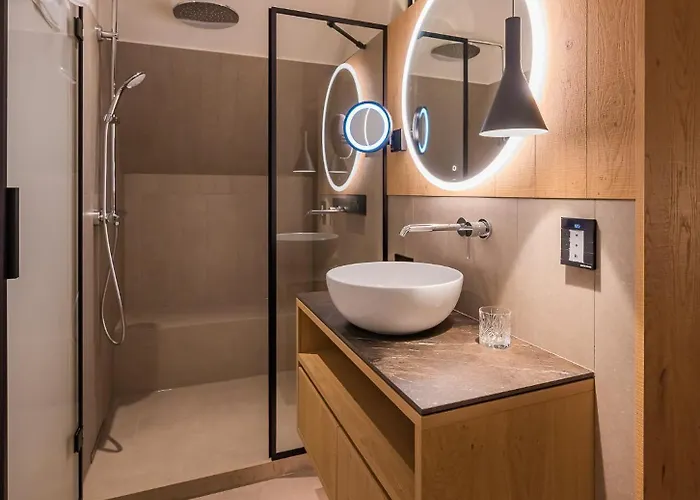 Gutshotel Menterschwaige - Heritage Boutique With Timless Elegance Hotel 4*